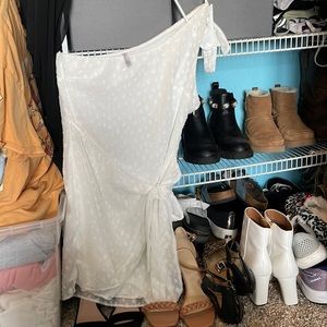 Lucy in the sky white one shoulder dress. Size large. Never worn.